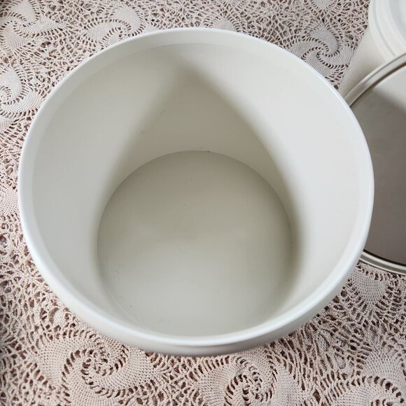 Tupperware Almond Starburst Round Storage Canister Container Set of 2 Vintage - Picture 5 of 11